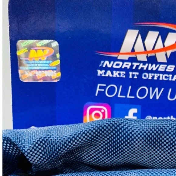 ⚾️ Special Bundle: Men’s Detroit Tigers Team Socks & Team Back Sack - NWT - Picture 11 of 13